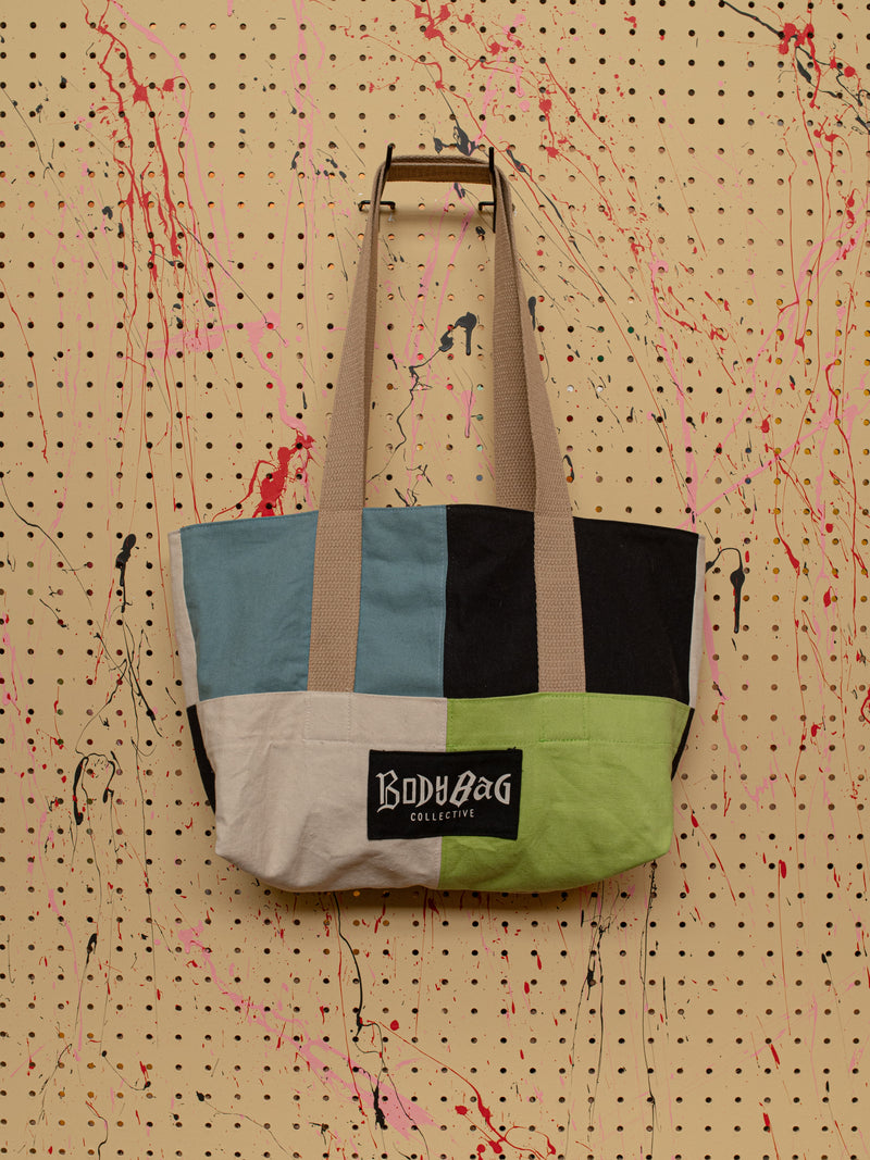 Checkered Bag in red and natural canvas — front